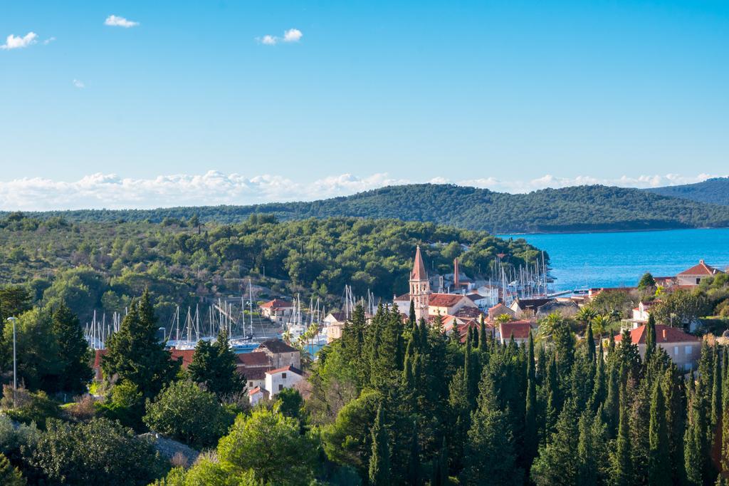 Mladinic Palace Milna  Luaran gambar